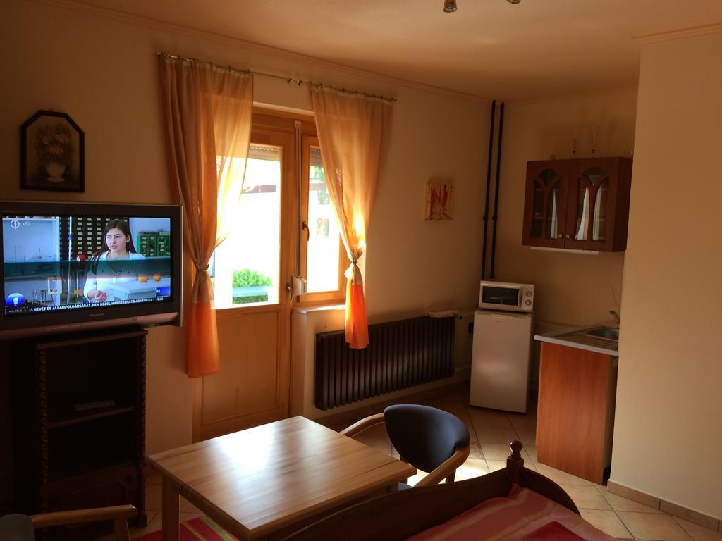 Margareta Apartman Apartment Sarvar Ngoại thất bức ảnh